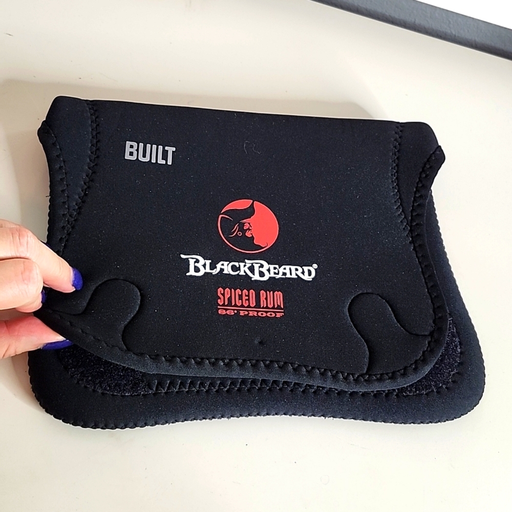 NWOT BlackBeard Spiced Rum Neoprene Envelope Case For IPAD by BUILT
